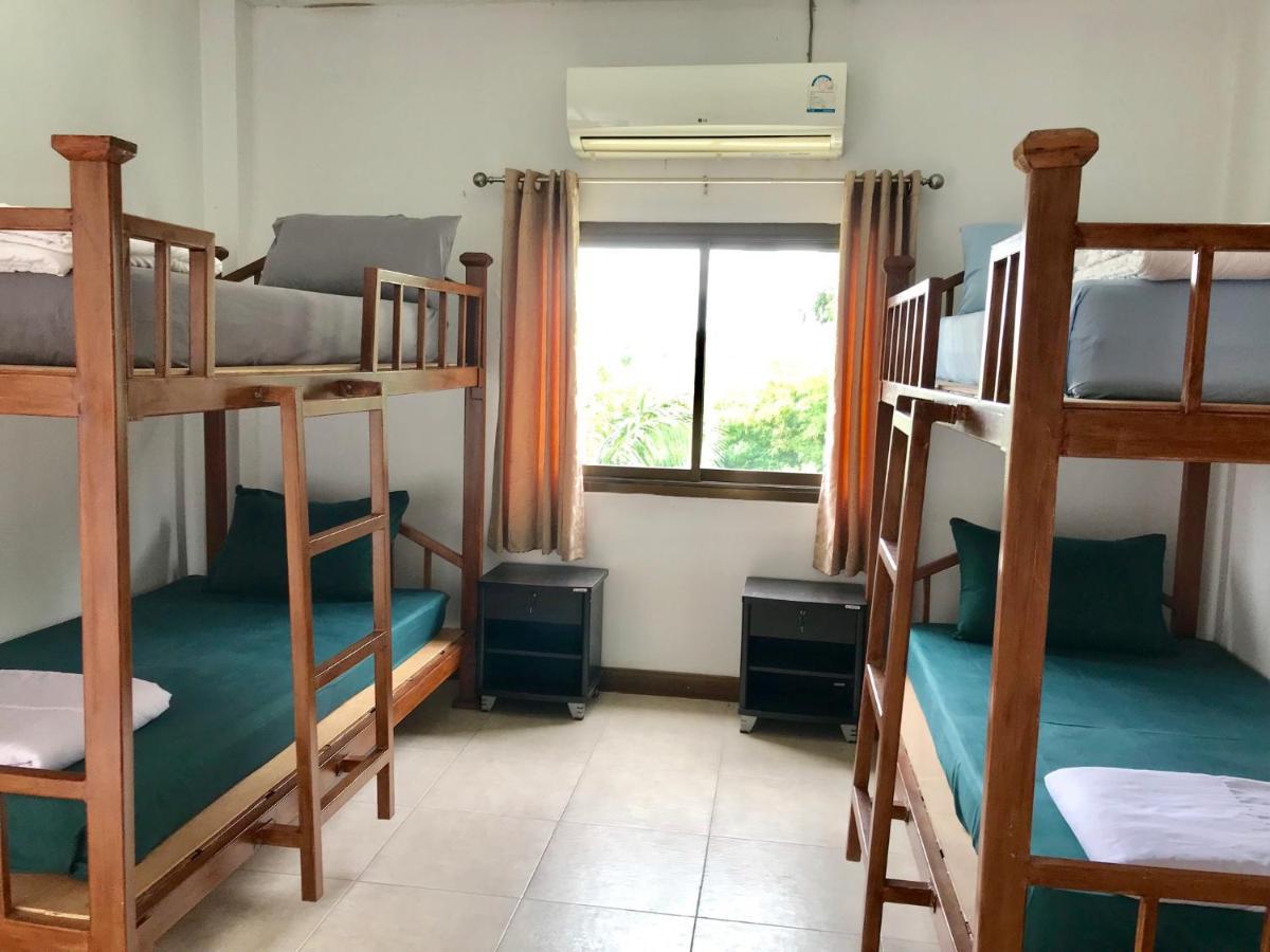 Хостел Hiranyika Cafe & Bed Самуи Экстерьер фото